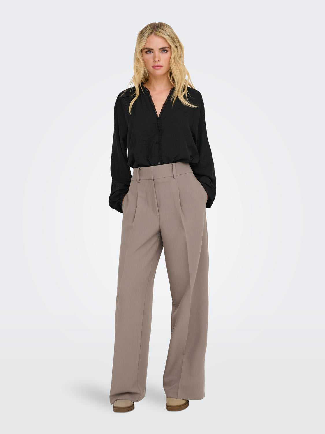 model_shot-front_full